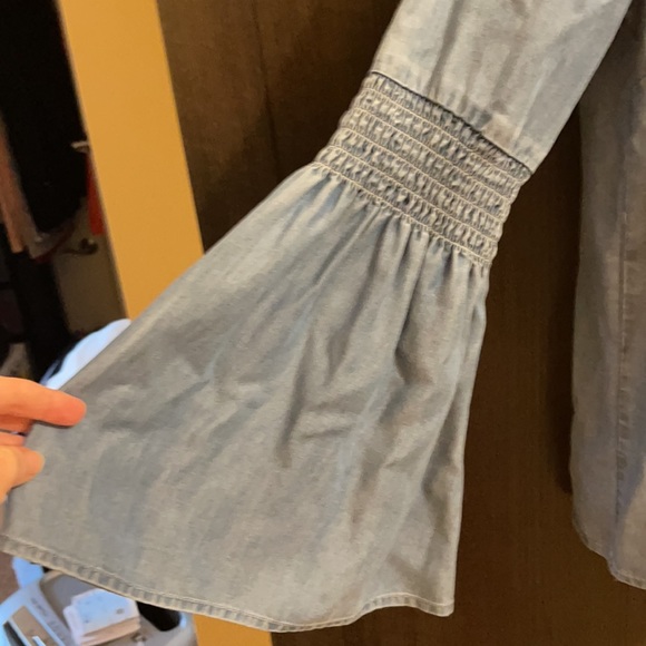 BeachLunchLounge Lightweight Denim Top Flared Sleeves SZ M - Picture 3 of 12